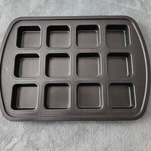 Pampered Chef Brownie Pan - NWOT